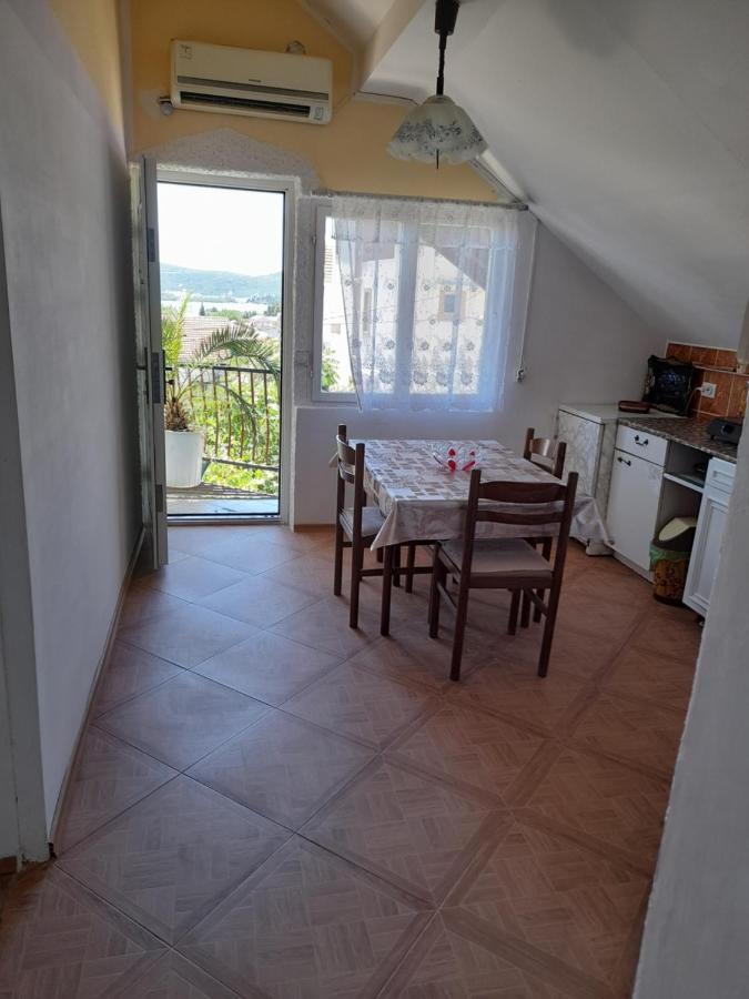 Eleni Apartment Тиват Екстериор снимка